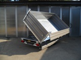 Humbaur Dreiseitenkipper HTK 3000.31 mit Stahlbordw�nden, E- & Handpumpe und Stahl-Aufsatzbordw�nden