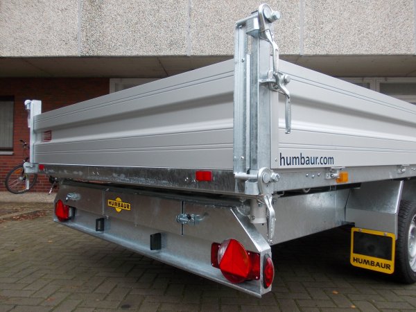 Humbaur HTK 3500.41 Dreiseitenkipper mit Alubordwnden, E- & Handpumpe