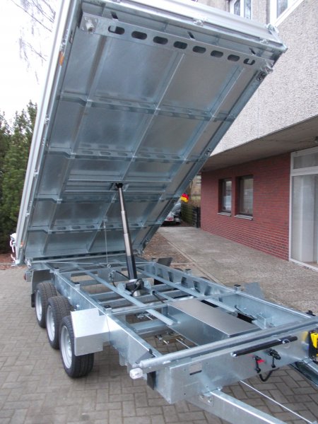 Humbaur HTK 3500.41 Tridem Dreiseitenkipper mit Alubordwnden, E- & Handpumpe