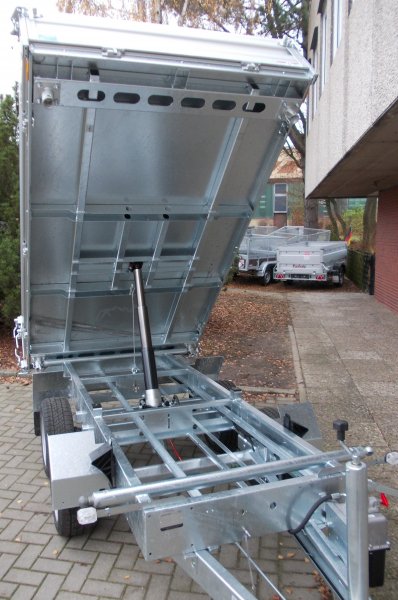 Humbaur HTK 2700.27 Dreiseitenkipper mit Alubordwnden und Handpumpe, Einmaliger Abverkaufspreis