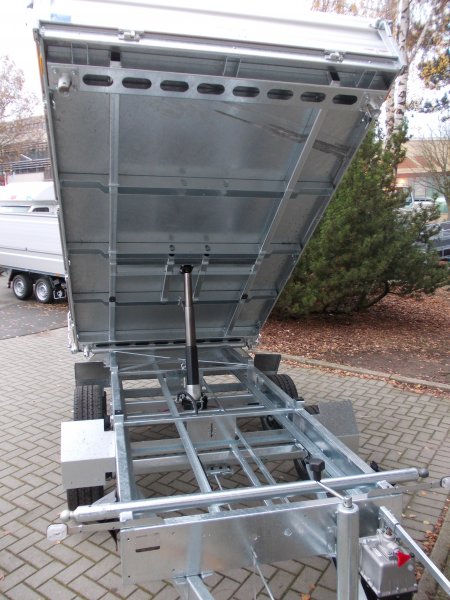 Humbaur HTK 2700.31 Dreiseitenkipper mit Alubordwnden und Handpumpe, Einmaliger Abverkaufspreis