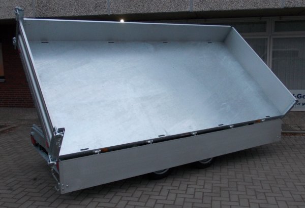 Humbaur HTK 3500.37 Dreiseitenkipper mit Alubordwnden, E- & Handpumpe