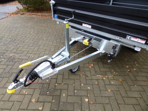 Humbaur HTK 3500.31 Dreiseitenkipper mit E- & Handpumpe und schwarzen Stahlbordwnden