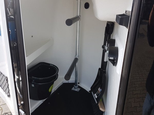 Careliner M night/silber mit Panoramascheibe, Netzlift, 3. Bremsleuchte und 2. Innenleuchte LED