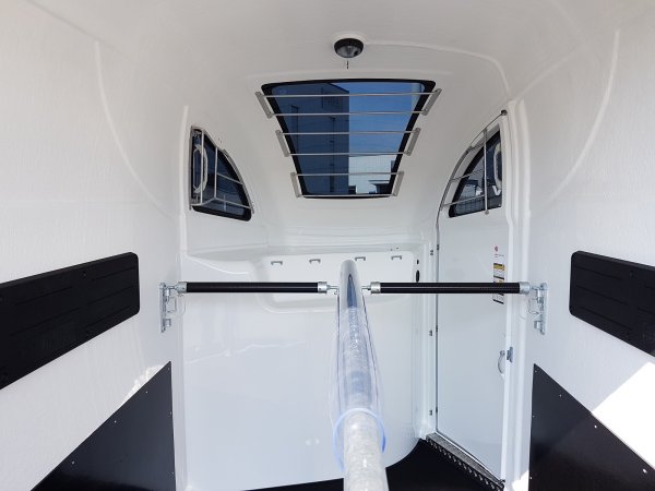 Careliner M white/white mit Panoramascheibe, Netzlift, 3. Bremsleuchte und 2. Innenleuchte LED