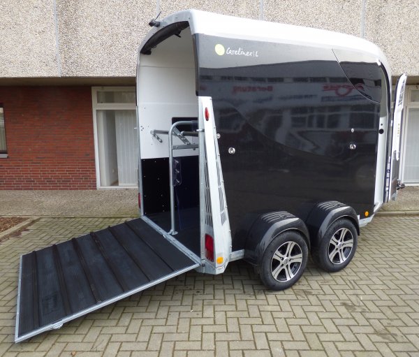 Careliner L night/silver, Panoramadach, Sattelkammer professional mit mobilem Sattelschrank, 2. Innenleuchte LED, Netz statt Plane, Kamera innen und aussen und Alufelgen (black/silver)