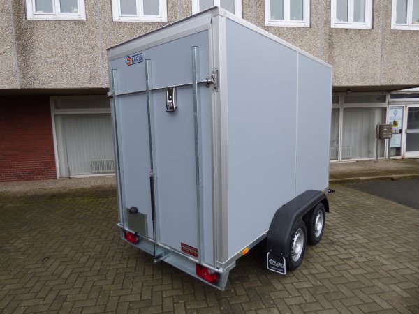 Saris GO 306 154 200 2000 2, Kofferanhnger hellgrau, 2000KG zGG, 306x154x200cm, hinten mit Beladerampe