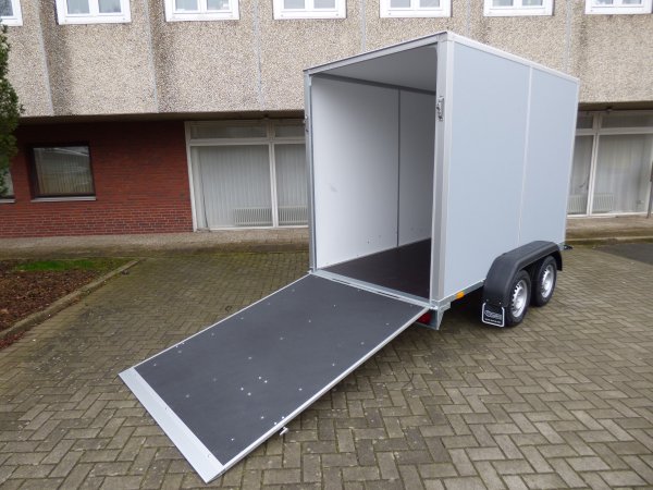 Saris GO 306 154 200 2000 2, Kofferanhnger hellgrau, 2000KG zGG, 306x154x200cm, hinten mit Beladerampe