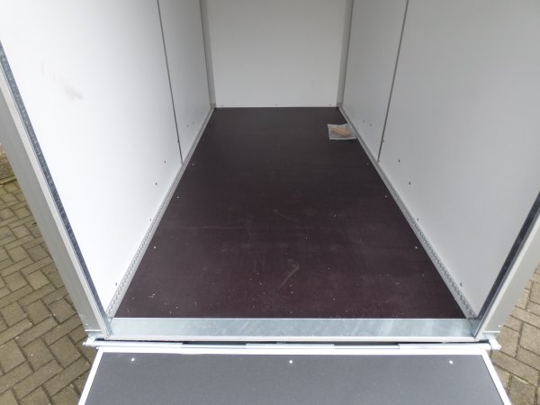 Saris GO 306 154 200 2000 2, Kofferanhnger hellgrau, 2000KG zGG, 306x154x200cm, hinten mit Beladerampe