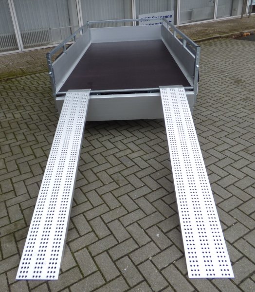 Saris McAlu PRO MP 305 153 2000 2  mit Alurampen in Schubladen unter der Ladeflche
