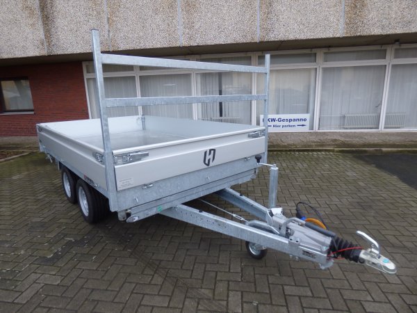 Henra KP353018 parabolic Dreiseitenkipper mit E-pumpe, Blattfederachsen, 3500kg zGG, 301x185x30cm, Rampenschchten und Leitergestell