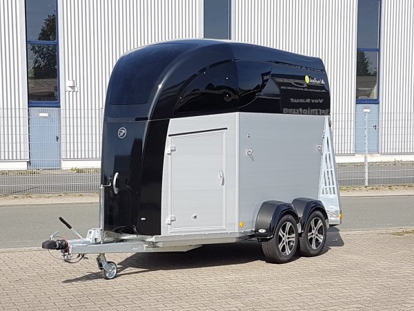 Careliner ALU Dach und Bug in night, mit Panoramadach, Alufelgen und Bruststangenzusatzpolster