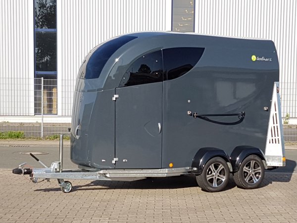 Careliner L grey/grey, Panoramadach, Sattelablagestange, 3.Bremsleuchte, 2. Innenleuchte LED, Netzlift, Bruststangenpolster und Alufelgen (black/silver)