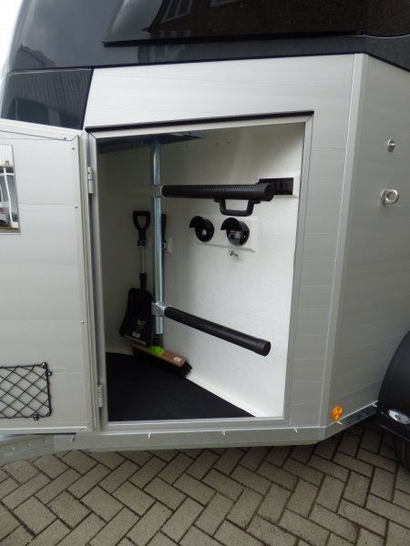 Careliner ALU Dach und Bug in grey,  Premiumsattelkammer, 2. Innenleuchte LED, Bruststangenzusatzpolster, Panoramadach,