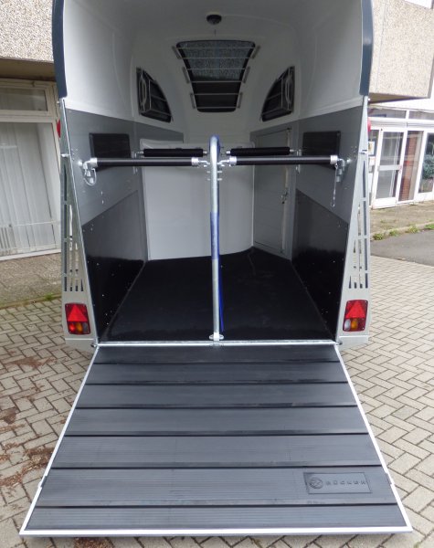 Careliner ALU Dach und Bug in grey,  Premiumsattelkammer, 2. Innenleuchte LED, Bruststangenzusatzpolster, Panoramadach,
