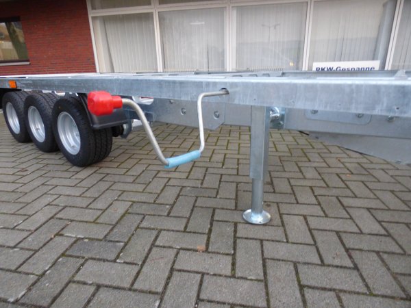 Tiny-Trail, Tridem-berlader, 3500kg GG, Plattformmae 600x250cm, Typ TH60.25