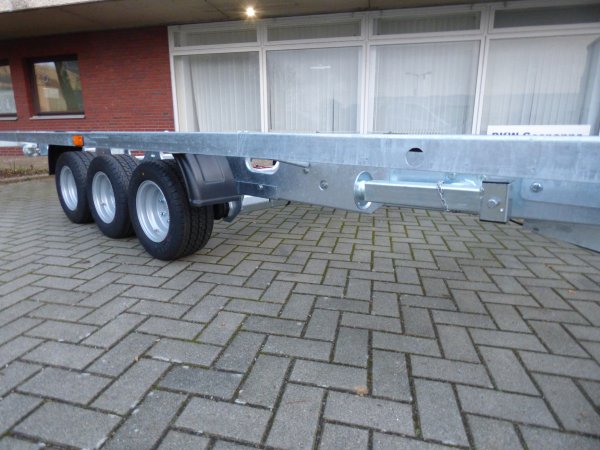 Tiny-Trail, Tridem-berlader, 3500kg GG, Plattformmae 600x250cm, Typ TH60.25