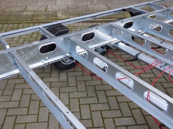 Tiny-Trail, Tridem-berlader, 3500kg GG, Plattformmae 720x250cm, Typ TH72.25
