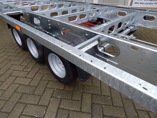 Tiny-Trail, Tridem-berlader, 3500kg GG, Plattformmae 780x250cm, Typ TH78.25