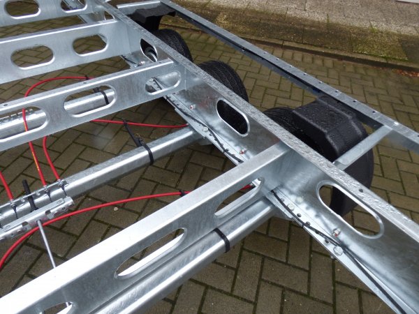 Tiny-Trail, Tridem-berlader, 3500kg GG, Plattformmae 780x250cm, Typ TH78.25