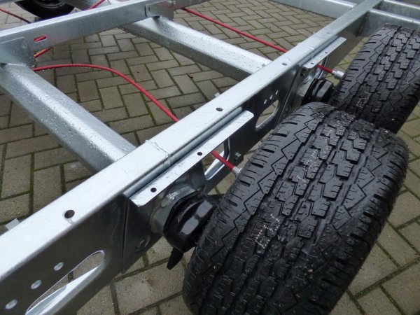 Tiny-Trail, 3500kg GG, Plattformmae 720x250cm, Tieflader Typ TT72.25