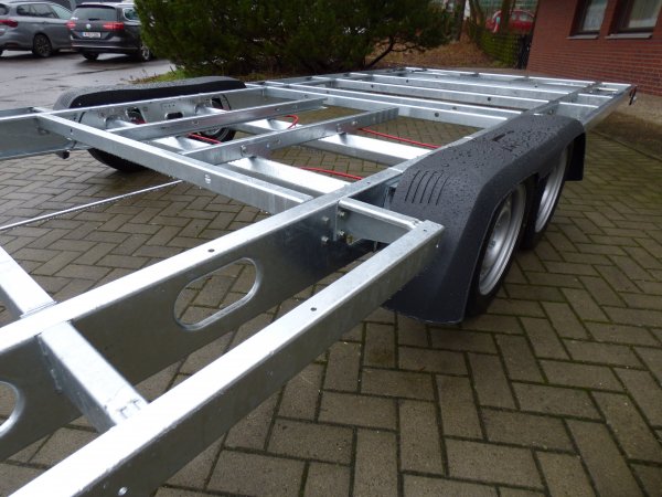 Tiny-Trail, 3500kg GG, Plattformmae 720x250cm, Tieflader Typ TT72.25