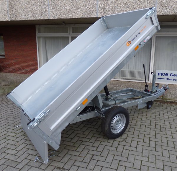 Saris Heckkipper mit Handpumpe 1500kg zGG Typ K1 276 150 1500, mit Gitteraufsatz 60cm