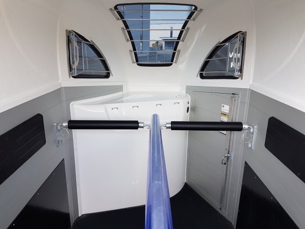 Careliner ALU Dach und Bug in grey, mit Panoramadach und Bruststangenzusatzpolster