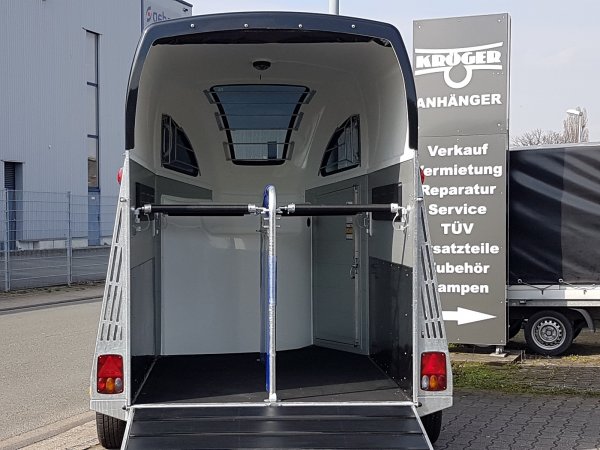 Careliner ALU Dach und Bug in night, mit Panoramadach und Bruststangenzusatzpolster