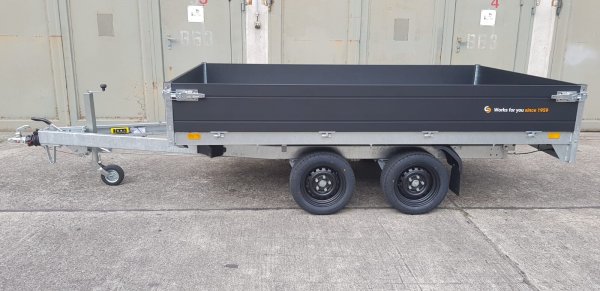 Saris Tandem-Heckkipper K1 306 184 2700 2 mit E-Pumpe, Rampen in Schubladen, Black-Edition, 2,7t zGG, 306x184x30cm