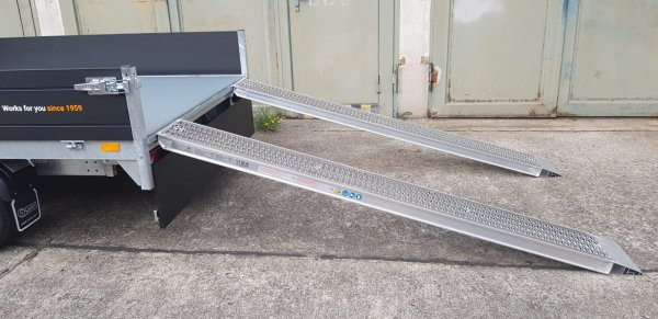 Saris Tandem-Heckkipper K1 306 184 2700 2 mit E-Pumpe, Rampen in Schubladen, Black-Edition, 2,7t zGG, 306x184x30cm