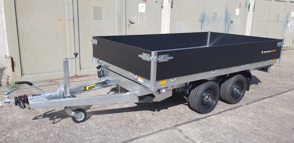 Saris Tandem-Dreiseitenkipper K3 356 184 2700 2 mit E- und Nothandpumpe, Rampen in Schubladen, Black-Edition, 2,7t zGG, 306x184x35cm