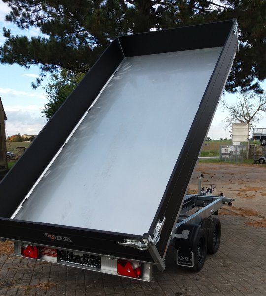 Saris Tandem-Dreiseitenkipper K3 306 184 2700 2 mit E-Pumpe, Black-Edition, 2,7t zGG, 306x184x35cm, ohne Handpumpe