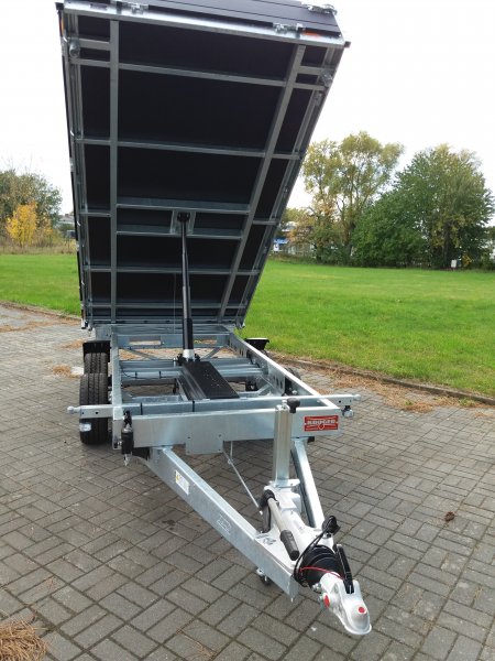 Saris Tandem-Dreiseitenkipper K3 306 184 2700 2 mit E-Pumpe, Black-Edition, 2,7t zGG, 306x184x35cm, ohne Handpumpe