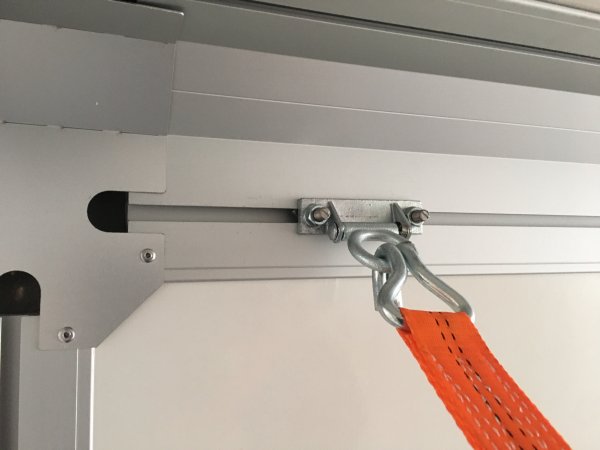 Klappbarer Zurranker, inkl. Federarretierung inkl. Montage passend fr Henra GB-Koffer