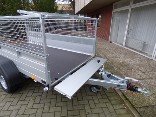 Saris McAlu PRO FW2000 mit Bugklappe und Laubgitteraufsatz
