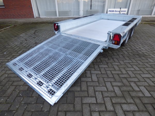 Henra MT304017 Sehr stabiler Baumaschinentransporter mit Siebdruckboden, 3000KG zGG, 400x170x27cm, durchgehende Gitterrampe 165cm hoch