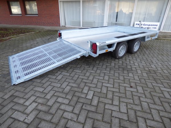 Henra MT304017 Sehr stabiler Baumaschinentransporter mit Siebdruckboden, 3000KG zGG, 400x170x27cm, durchgehende Gitterrampe 165cm hoch