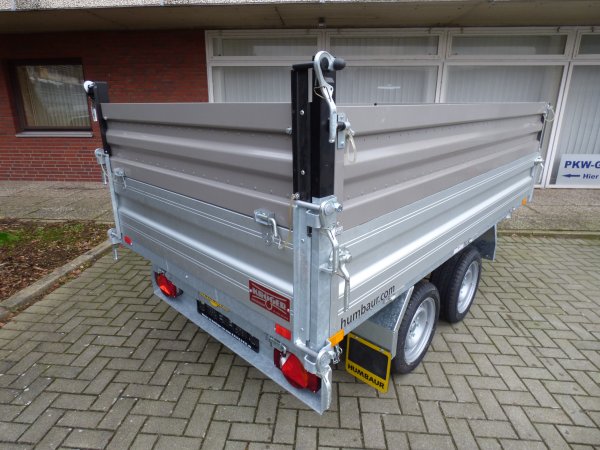 Humbaur HTK 2700.27 Dreiseitenkipper mit Alubordwnden, Stahl-Aufsatzbordwnde und Handpumpe