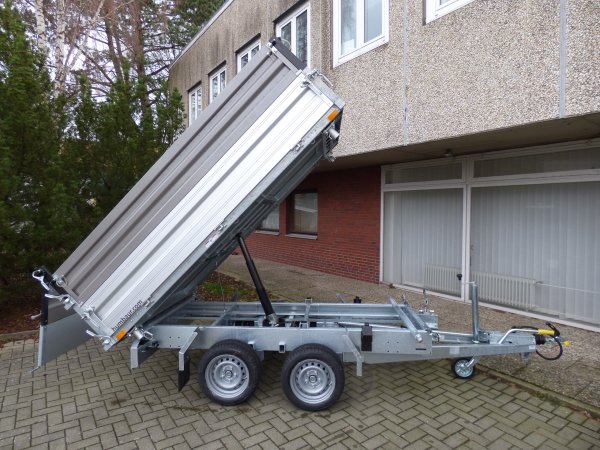 Humbaur HTK 2700.27 Dreiseitenkipper mit Alubordwnden, Stahl-Aufsatzbordwnde und Handpumpe