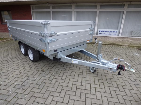 Saris Tandem-Dreiseitenkipper K3 306 184 2700 2 E mit E-Pumpe, Aufsatzbordwnden und Rampenschubladen, 2,7t zGG, 306x184x60cm