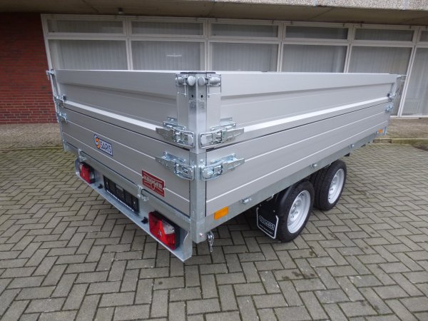 Saris Tandem-Dreiseitenkipper K3 306 184 2700 2 E mit E-Pumpe, Aufsatzbordwnden und Rampenschubladen, 2,7t zGG, 306x184x60cm
