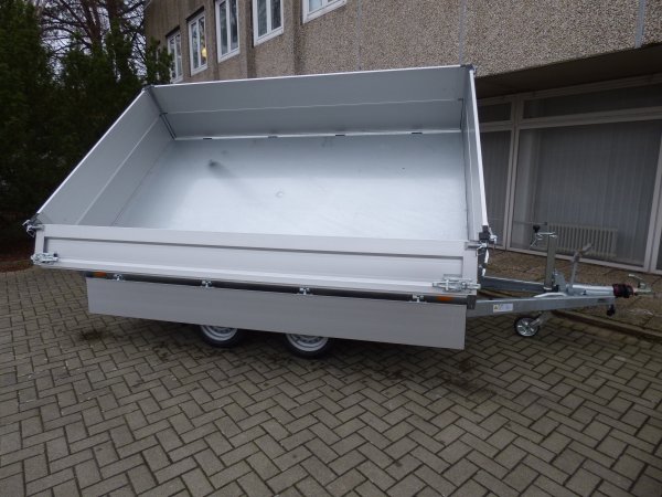 Saris Tandem-Dreiseitenkipper K3 306 184 2700 2 E mit E-Pumpe, Aufsatzbordwnden und Rampenschubladen, 2,7t zGG, 306x184x60cm