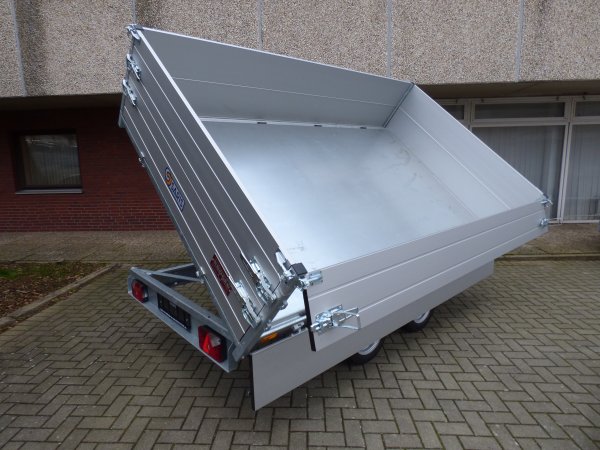 Saris Tandem-Dreiseitenkipper K3 306 184 3500 2 E mit E-Pumpe und Aufsatzbordwnden, 3,5t zGG, 306x184x60cm