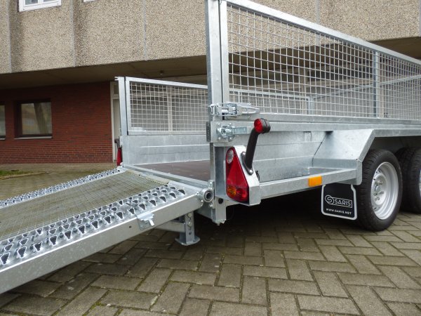 SARIS Magnum Explorer 3000 mit durchgehender Rampe und Gitteraufsatz, 3000KG zGG, 306x168x90cm
