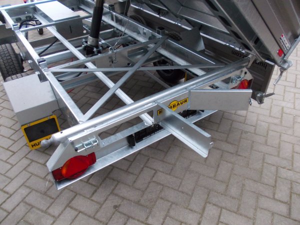Humbaur HTK 3500.31 Dreiseitenkipper mit E- & Handpumpe und grauen Stahlbordwnden, Einzelstck - nur ab Brandenburg verfgbar