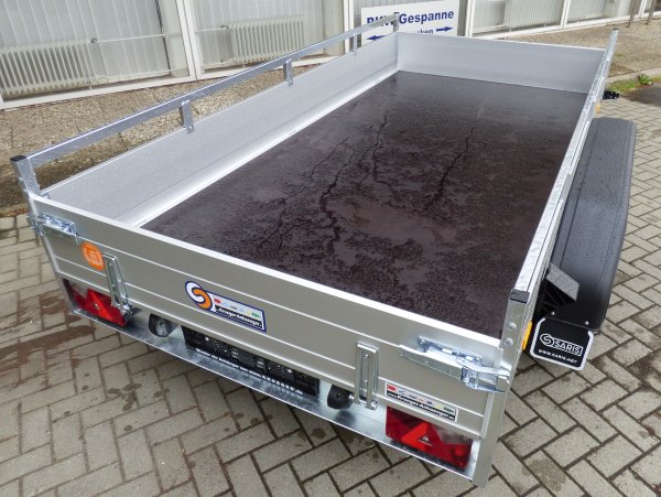 Saris MP 305 153 2700 2 mit Bugklappe, Alubordwnde, 2700KG zGG, 305x153x43cm