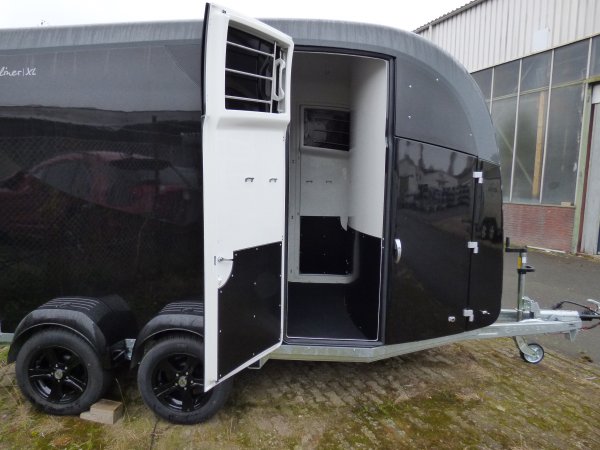 Neues Modell: Pferdeanhnger Careliner XL, schwarz met., 2700kg