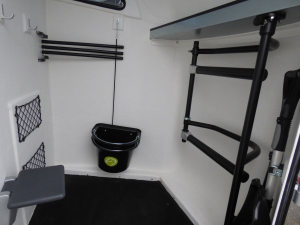 Neues Modell: Pferdeanhnger Careliner XL, schwarz met., 2700kg