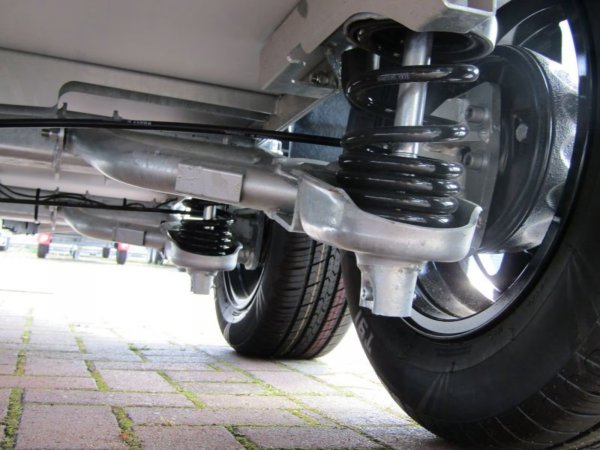 Neues Modell: Pferdeanhnger Careliner XL, schwarz met., 2700kg